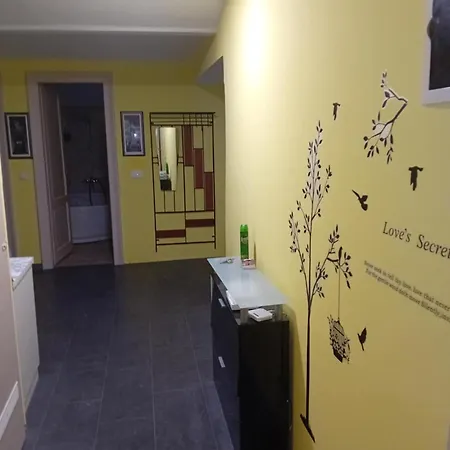 Two Bedroom City Center Apartment *